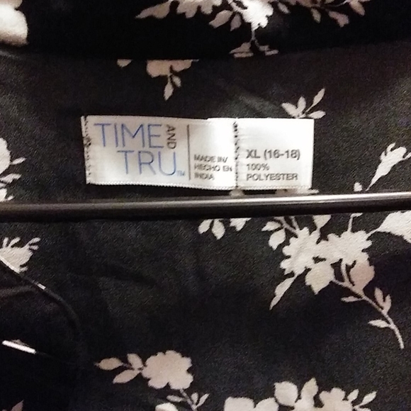 Plus size top - Picture 3 of 3